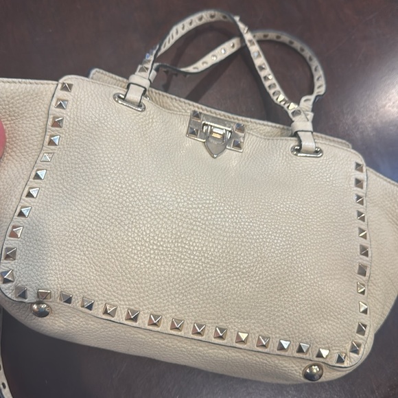 Authentic Valentino Garavani Rockstud pebbled leather bag - Picture 14 of 16